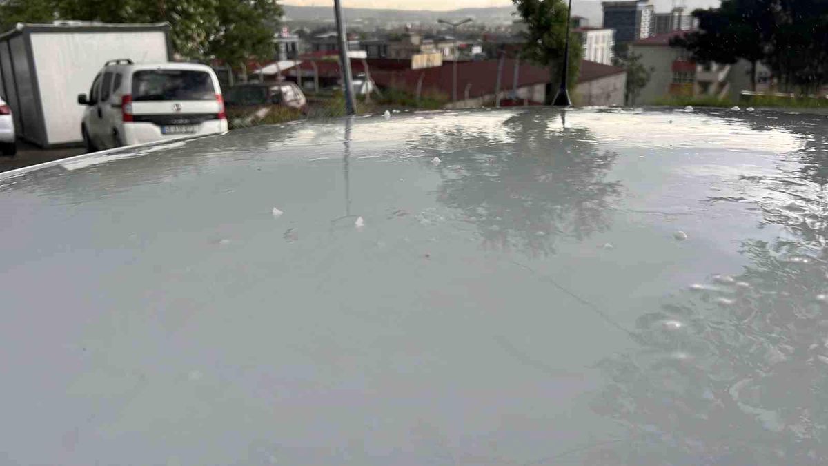 Kahramanmaraş\'ta Kısa Süreli Dolu Yağışı