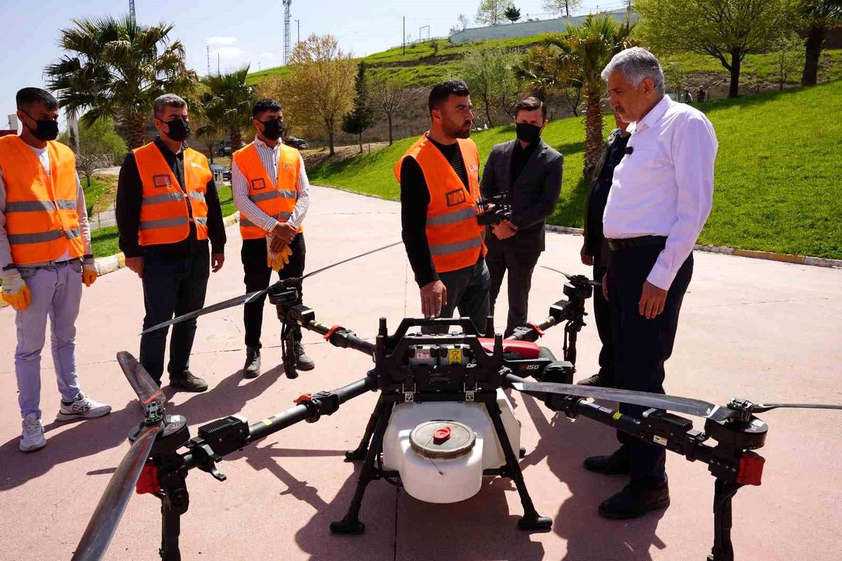 Kahta Belediyesi\'nden dron destekli ilaçlama