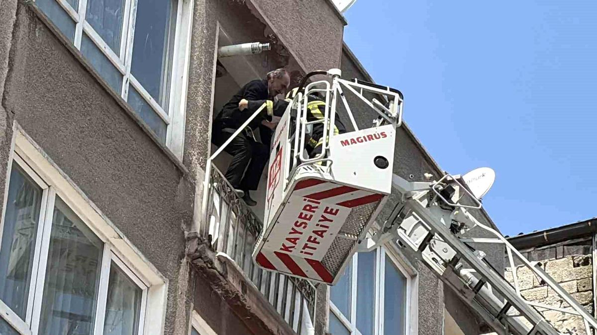 Kayseri\'de Apartman Yangını: 5 Kişi Kurtarıldı