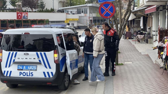 Kız kardeşini erkekle görünce ortalığı savaş alanına çevirdi