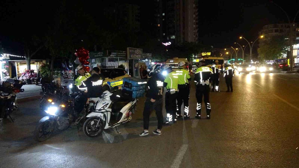 Adana\'da Motosiklet Denetimi: 498 Bin TL Ceza