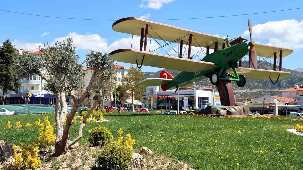 Kurtuluş savaşının sessiz efsanesi \'İsmet Tayyaresi\' Muğla\'da birebir sergileniyor