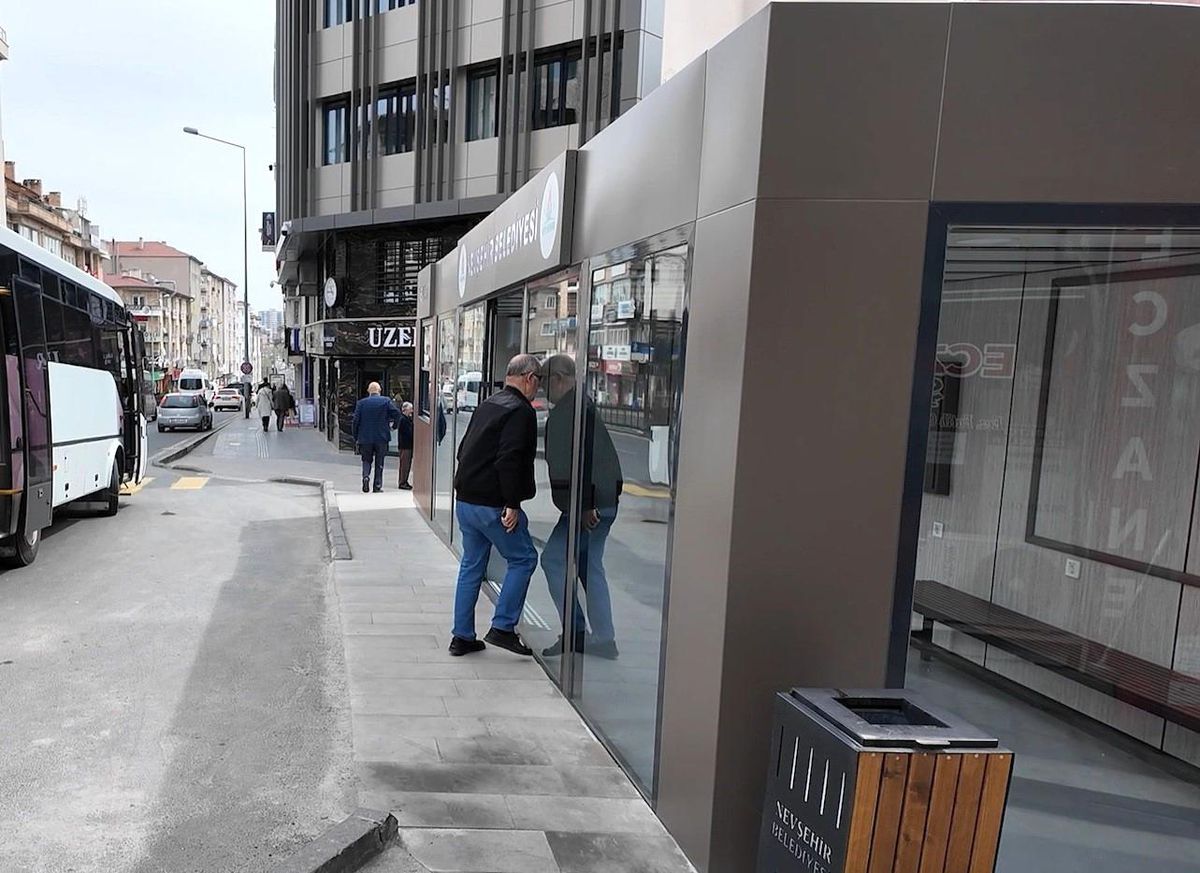 Nevşehir\'de akıllı durak kazası kameralara yansıdı