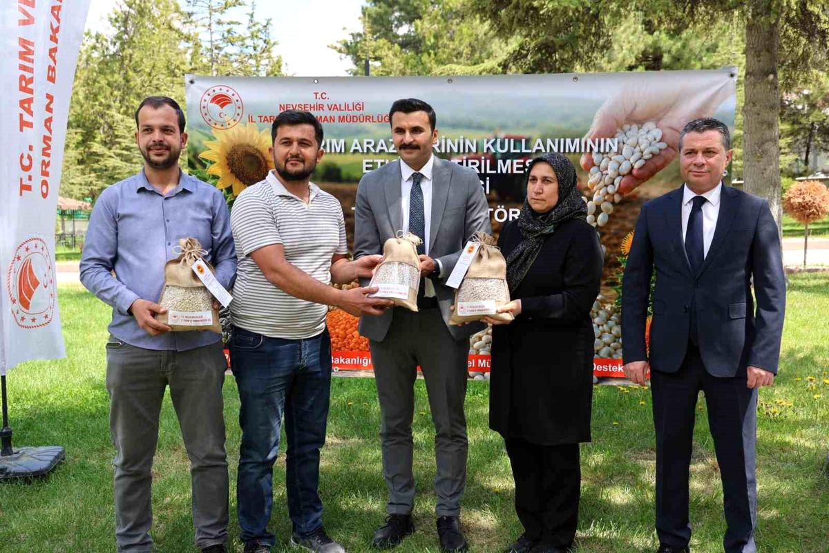 Nevşehir\'de Çiftçilere Fasulye Tohumu Dağıtıldı