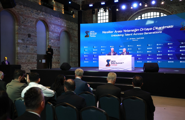 OECD Beceriler Zirvesi’nde Bakan Işıkhan’dan 1 Mayıs mesajı