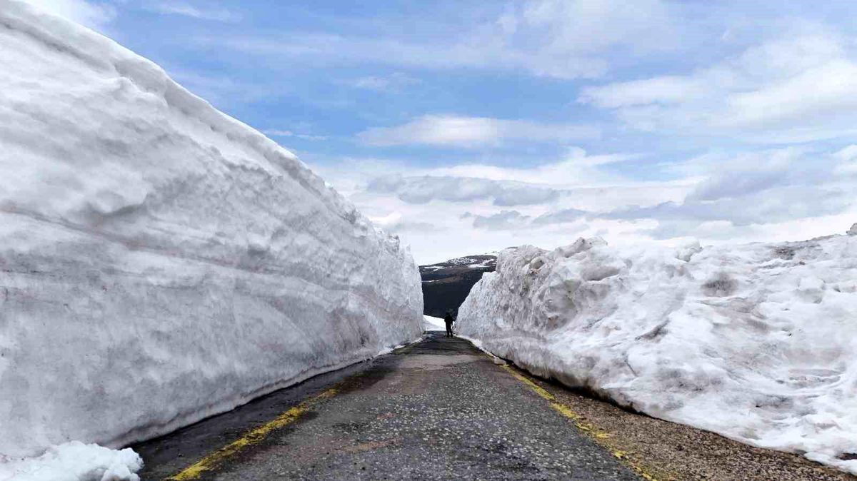 Ordu\'nun yükseklerinde nisan sonunda 4 metre kar