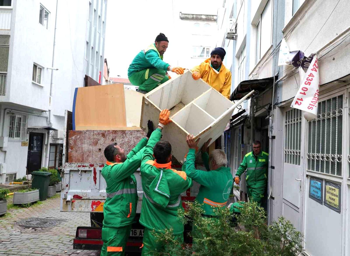 Osmangazi\'de çöp eve müdahale