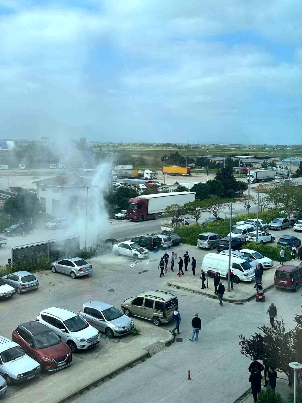 Bursa Hastane Otoparkında Araç Yangını
