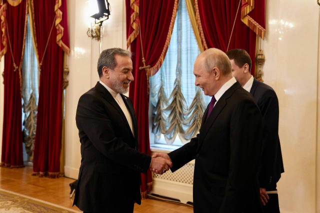 Putin: Rusya, İran ile b&ouml;lgedeki diğer &uuml;lkelerin &ccedil;ıkarına olan her şeyi yapacaktır