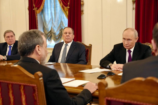 Arak&ccedil;i ile g&ouml;r&uuml;şen Putin'den Trump'ı kızdıracak s&ouml;zler: Her şeyi yaparız