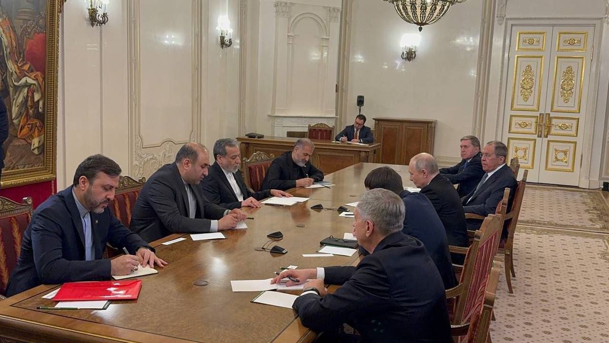 Putin ve Arakçi\'den Stratejik İlişkiler Vurgusu