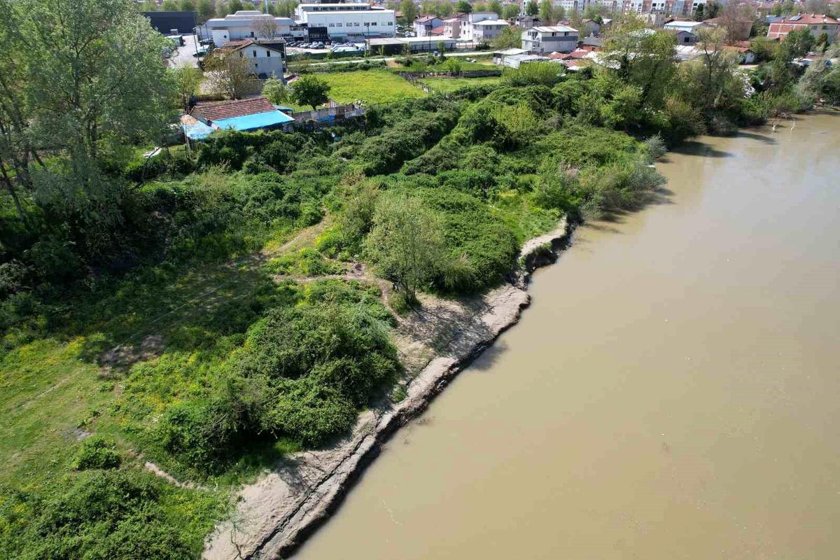 Sakarya Nehri\'nde 10 Yaşındaki Çocuğu Arama Çalışmaları Devam Ediyor