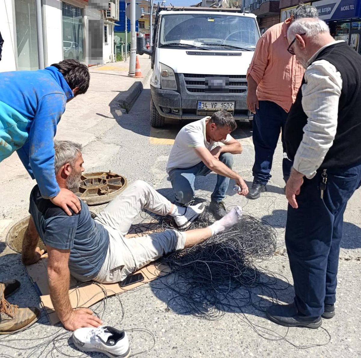 Servis Aracı Telekom Çalışanını Yaraladı