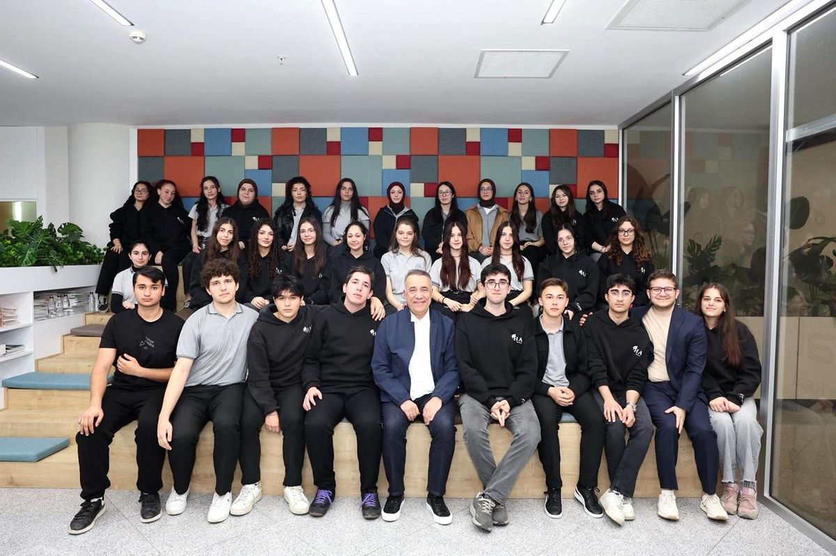 Sultangazi Belediye Başkanı Abdurrahman Dursun, gençlerle bir araya geldi