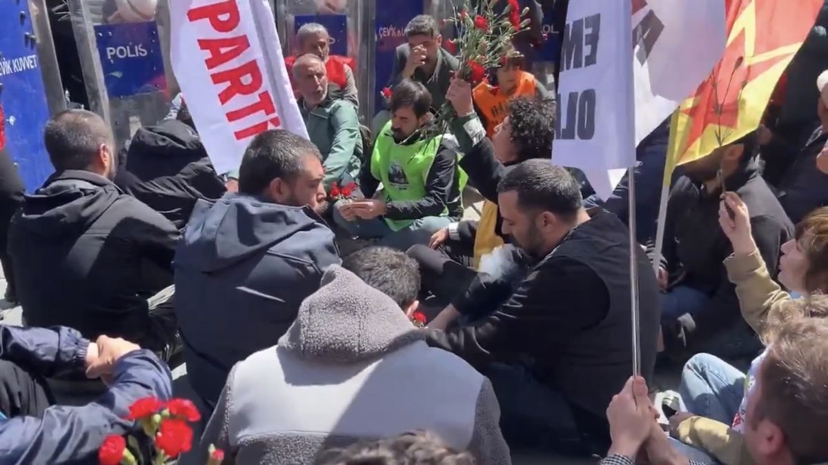 Taksim\'de İzinsiz Gösteriye Polis Müdahalesi