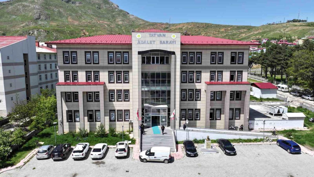 Tatvan\'da Okul Saldırısı Sonrası İki Kamu Davası