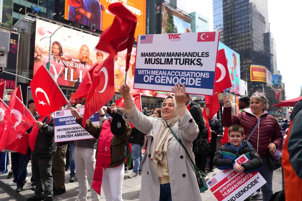 Times Meydanı\'nda Ermeni yalanı protestosu