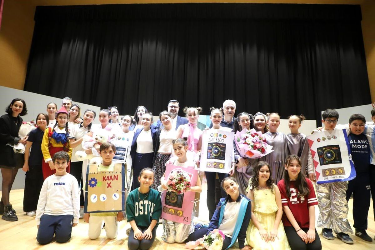 Turgutlu\'da minik oyuncular büyüledi