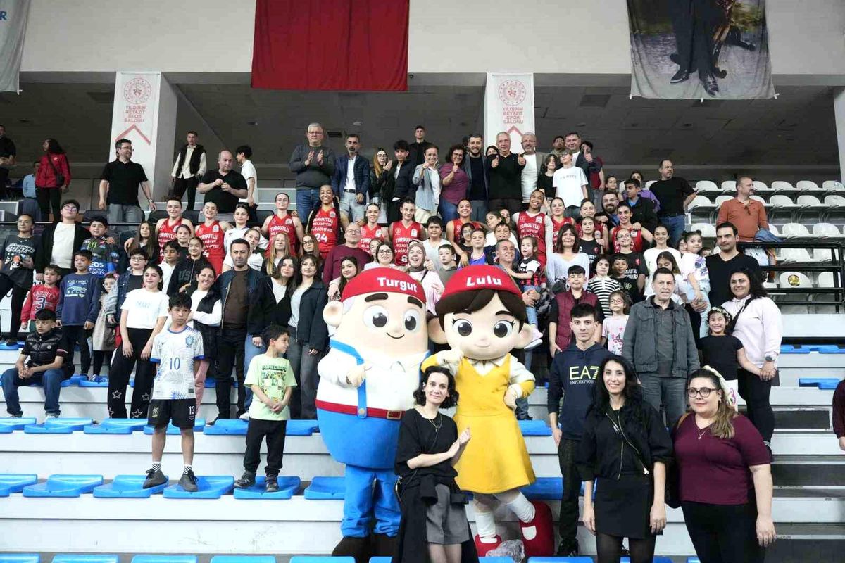 Turgutlu\'nun perilerinden Play-Off\'a muhteşem başlangıç