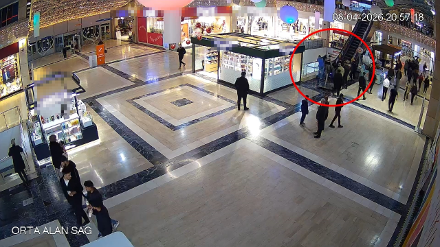 Yürüyen merdivene eli sıkışan çocuğun kopan parmağı kurtarılamadı