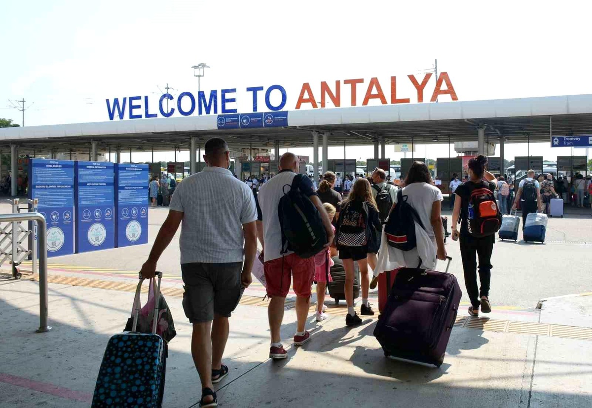 Antalya Turizmi Daralma Yaşadı