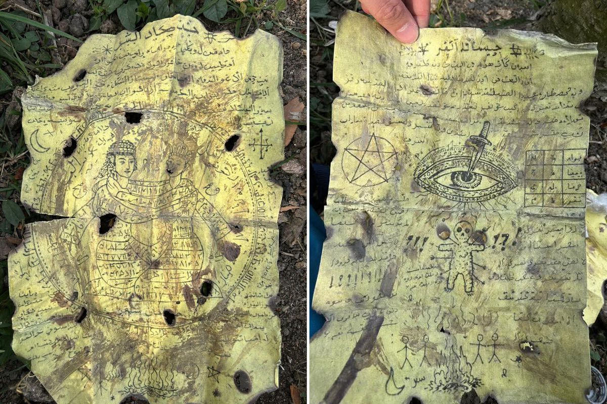 Aracını satarken plakalığın içinde büyü kağıtları buldu