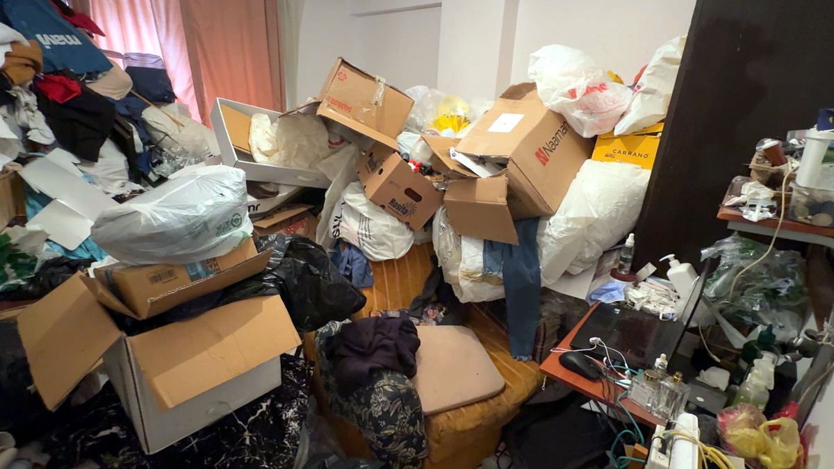 Apartmanı illallah ettiren komşu! Evden tam 3 kamyon çöp çıktı