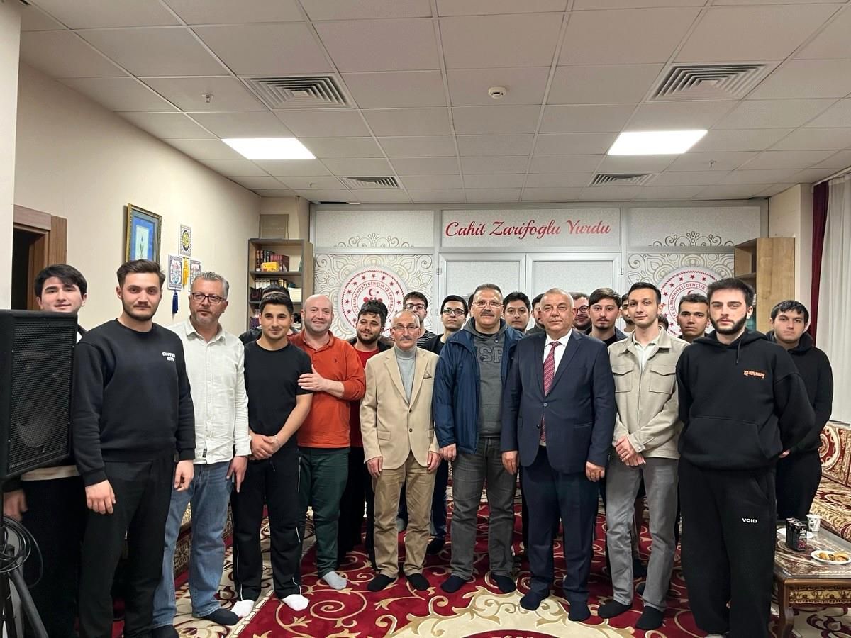 Başkan Bıyık üniversite gençliği ile bir araya geldi