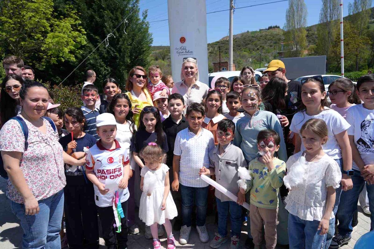 Bilecik\'te 5 bin çocuk gönüllerince eğlendi