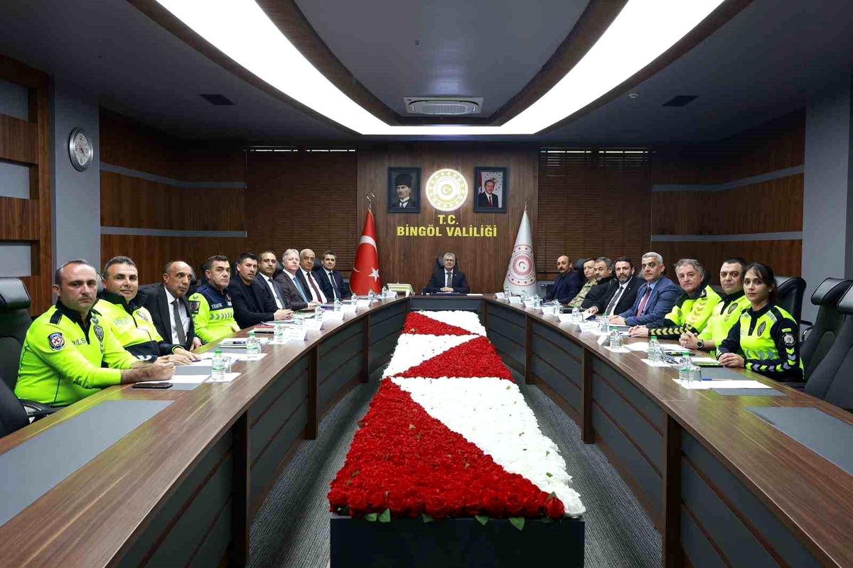 Bingöl\'de İl Trafik Komisyonu, güvenli ulaşım için bir araya geldi