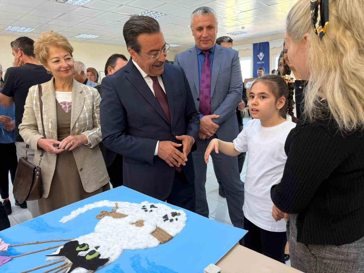 Burhaniye\'de özel öğrencilerin düzenlediği bilim fuarı ilgi gördü