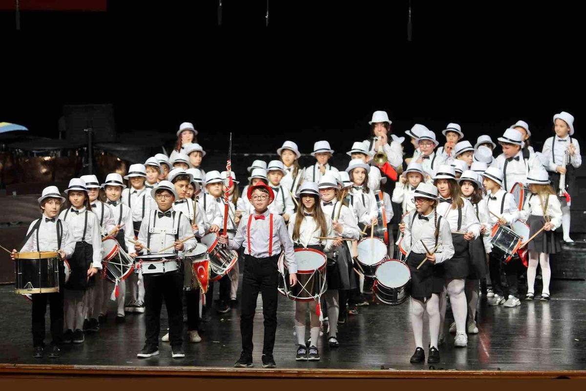 Bursa\'da çocukların sesi senfoniyle yükseldi