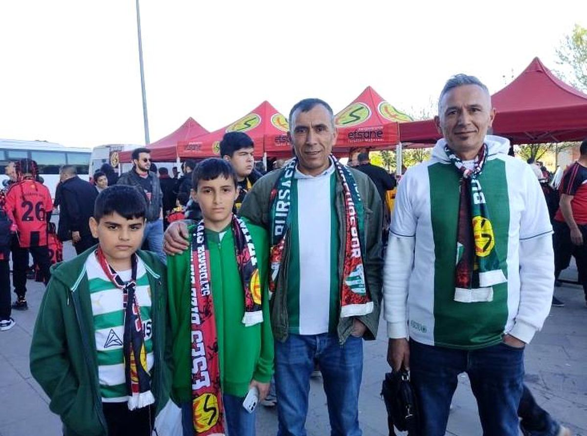Bursaspor Taraftarı Eskişehirspor\'a Destek