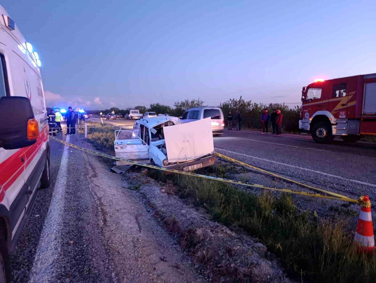 Denizli\'de Trafik Kazası: 1 Ölü, 4 Yaralı
