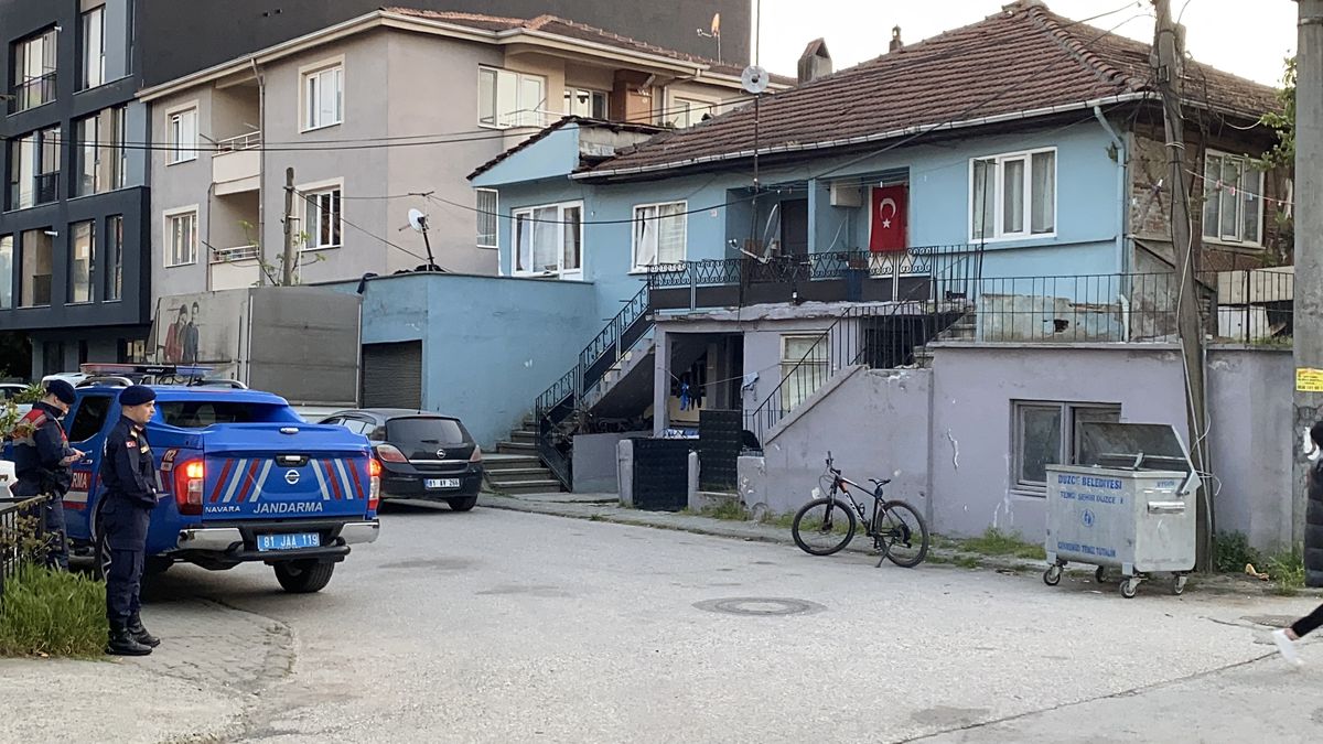 Düzce\'de Uyuşturucu Operasyonu: 1 Kilo Bonzai Ele Geçirildi