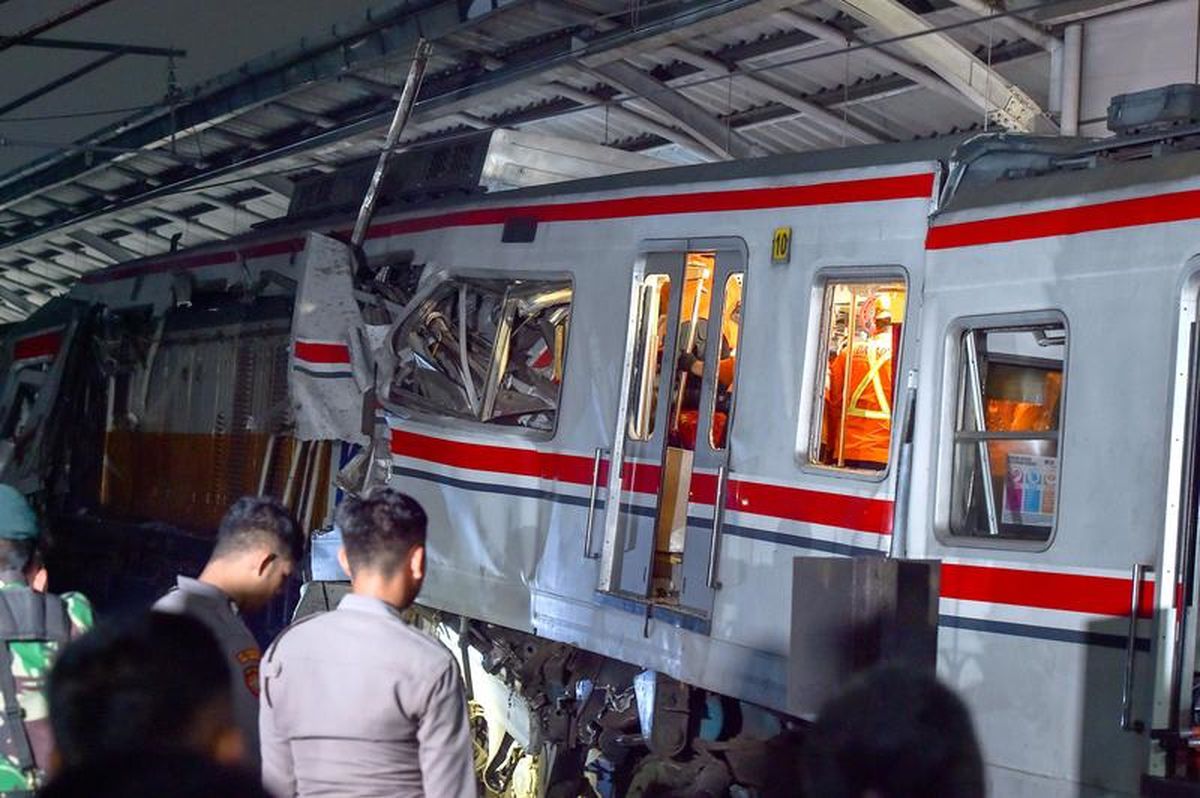 Tren faciası ülkeyi sarstı: 14 ölü, 38 yaralı