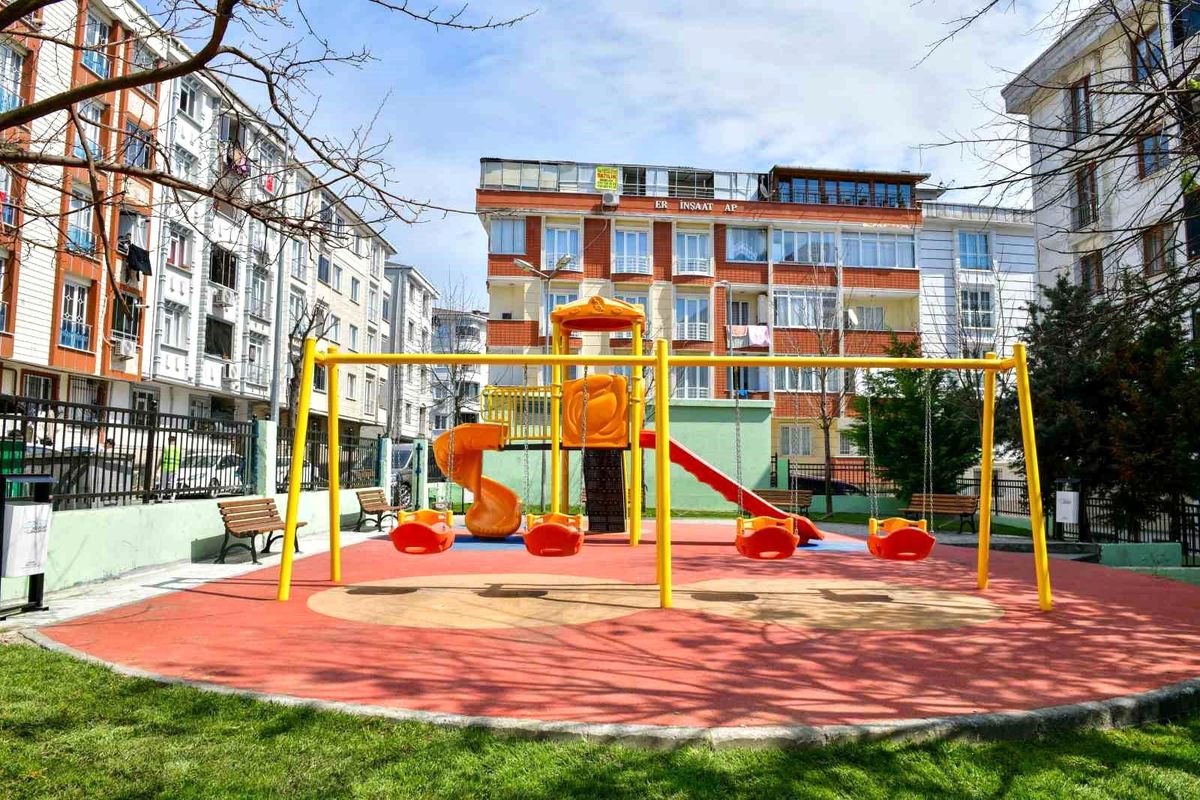 Esenyurt Belediyesi yangında zarar gören parkı yeniledi