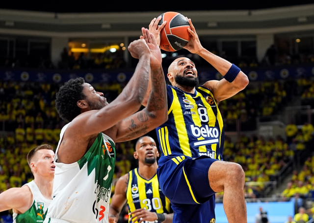Fenerbahçe, Euroleague play-off serisinde 1-0 öne geçti
