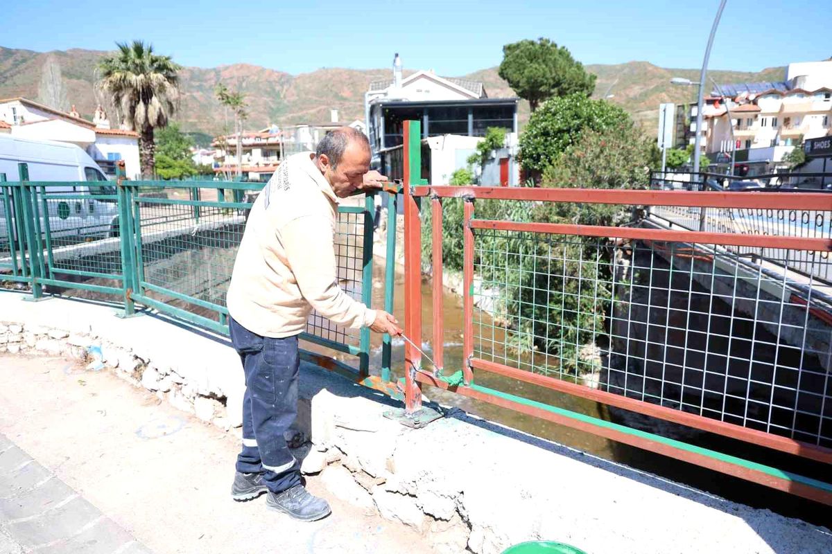 İçmeler\'de korkuluklar yenileniyor