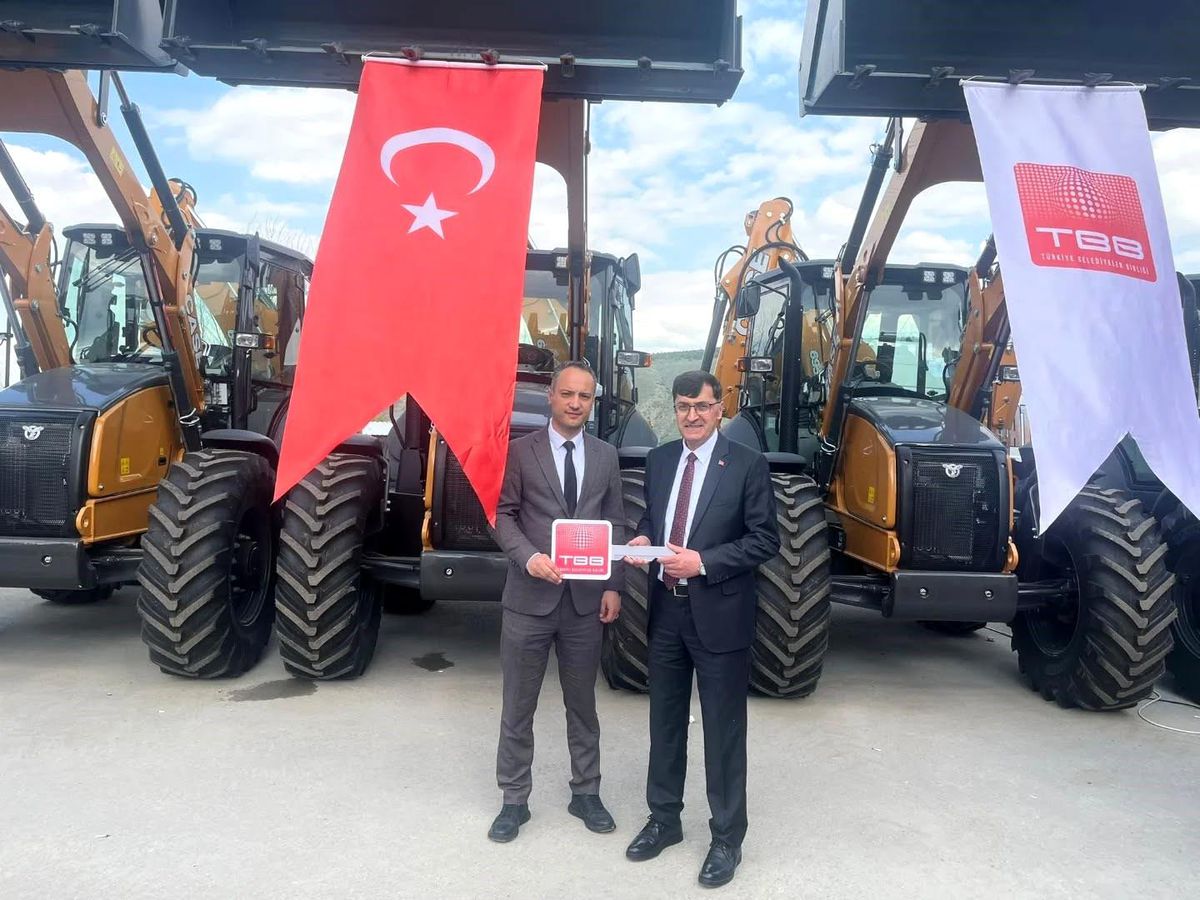 Kütahya Belediyesi\'ne TBB\'den araç desteği
