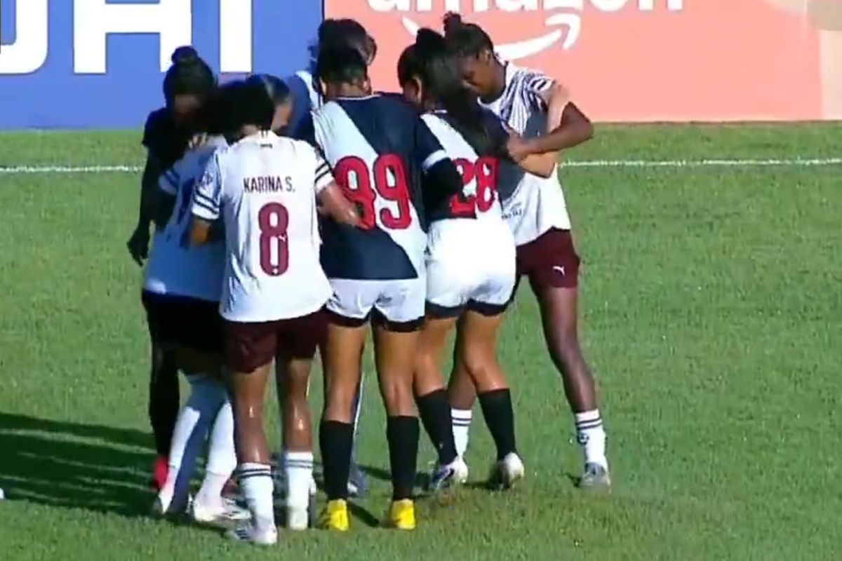 Kadın futbol maçında görülmemiş olay 