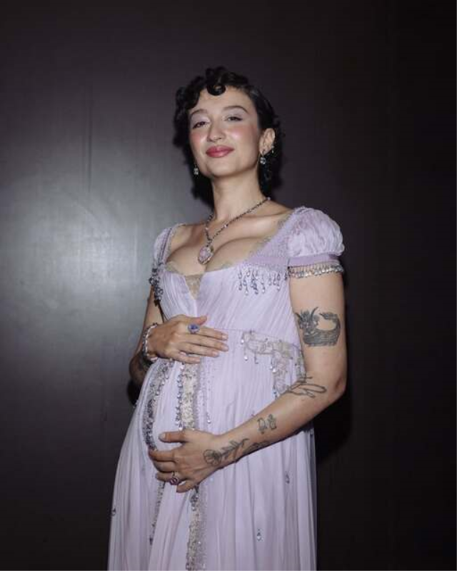 Melike Şahin anne oluyor