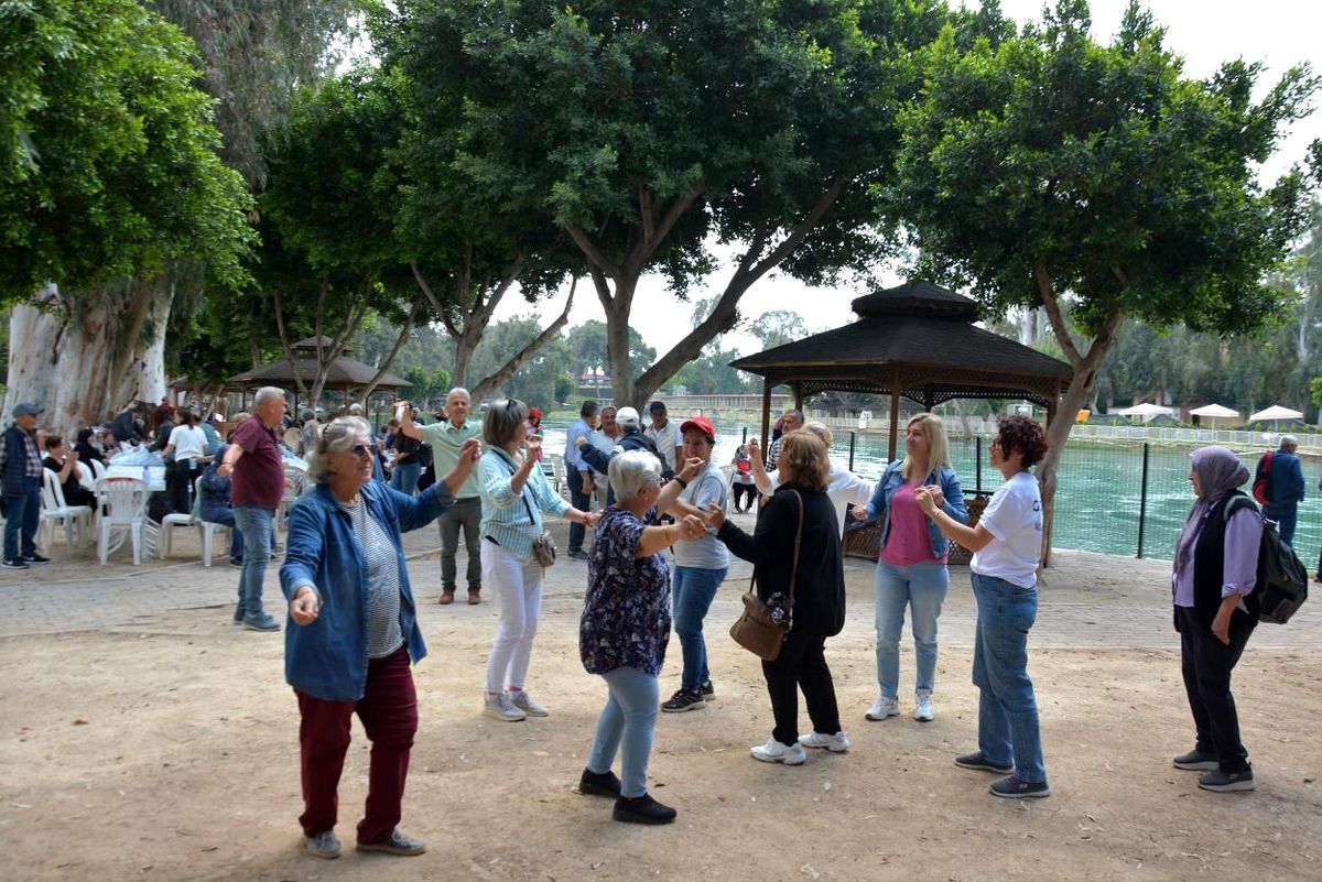 Mersin Büyükşehir Belediyesinden emeklilere doğa gezisi