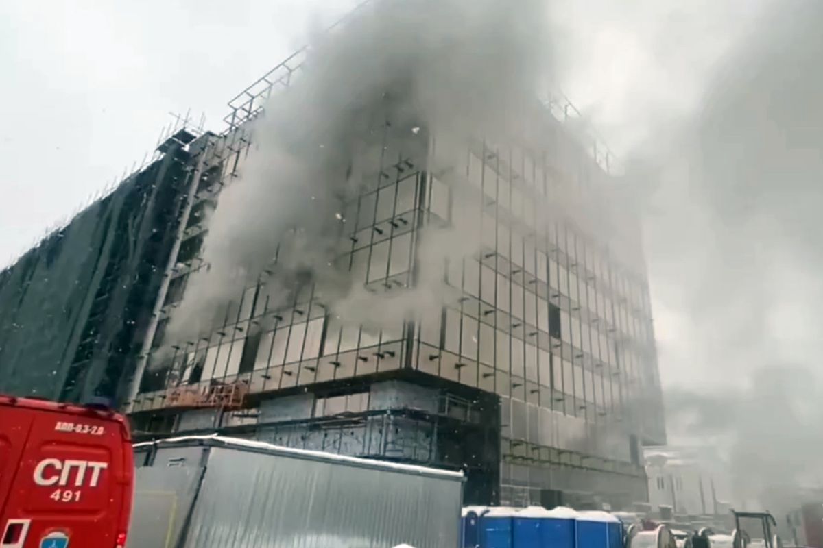 Moskova\'da inşa halindeki binada çıkan yangında 8 kişi öldü