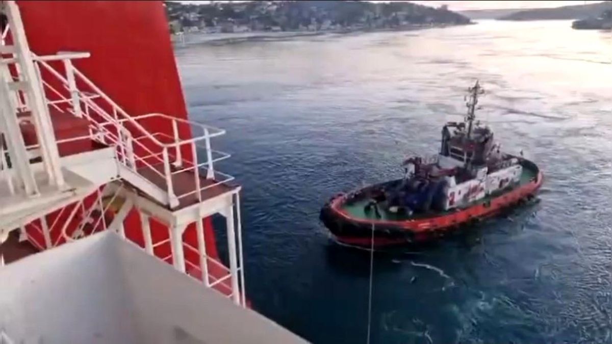 Sarıyer\'de Sürüklenen Geminin Kurtarılması