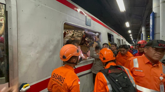 Tren faciası ülkeyi sarstı: 14 ölü, 38 yaralı