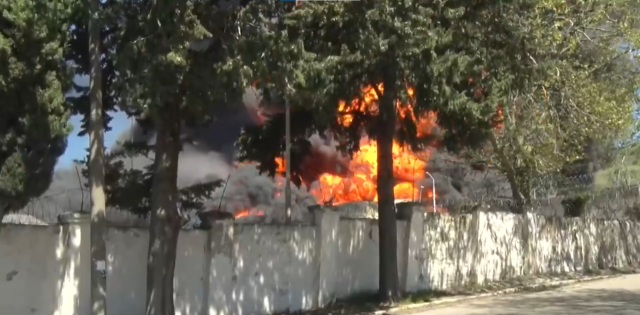 Rusya'da Ukrayna'nın vurduğu petrol rafinerisindeki yangın devam ediyor