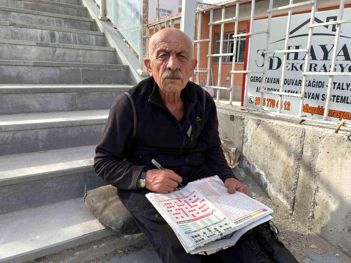 Saffet Ertek\'in 47 Yıllık Bulmaca Tutkusu