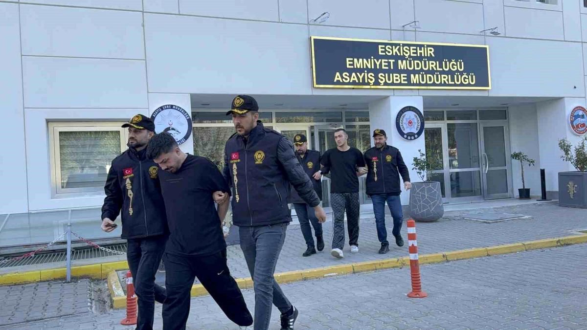 Eskişehir\'de Bıçaklı Kavga: 1 Ölü, 1 Yaralı