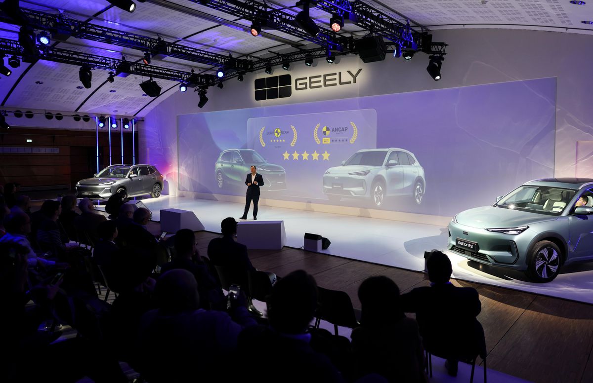 Geely, Paris\'te Yeni SUV Modellerini Tanıttı